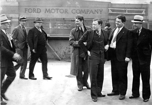 Three Ford men, left, approach union leaders Robert Kanter, Walter Reuther, Richard T. Frankensteen and J.J. Kennedy. (Scotty Kilpatrick / The Detroit News)