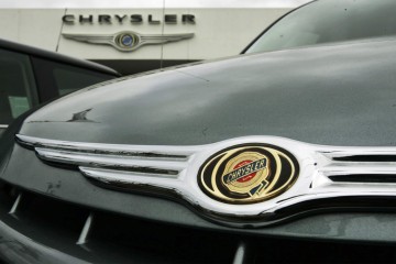 Inventories have fallen, but many Chrysler dealers can't order new cars and trucks because they are still waiting for financing approval from GMAC, which is scheduled to take over dealership financing from Chrysler Financial Canada