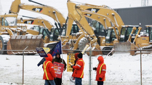 Electro-Motive workers picket a Caterpillar equipment dealership in London, Ont., on January 26, 2012.
