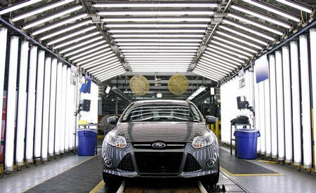 Ford Motor Co. is the first of Detroit’s three automakers to report its fourth-quarter and full year 2011 earnings. (Bill Pugliano/Getty Images)