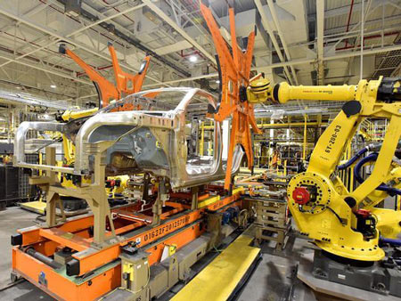 Robotic arms hoist the body of a 2018 Ford Expedition or a 2018 Lincoln Navigator at the Kentucky Truck Plant. (Photo: Ford Motor Co.)