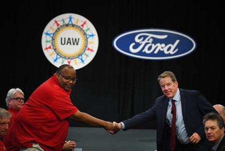 United Auto Workers Vice President Rory Gamble, left, and Ford Motor Co.'s executive chairman, Bill Ford, open national contract talks between the union and the automaker. (Photo: Daniel Mears, The Detroit News)
