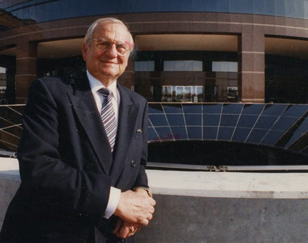 Lee Iacocca, the automotive industry icon who helped launch the Ford Mustang and rescued Chrysler after its first bankruptcy, has died, according to the Washington Post and TMZ. (Photo: Detroit News Photo Archive)
