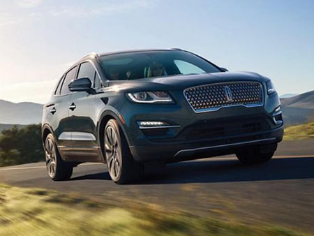 For 2019 MKC’s old split-wing grille has been replaced this year with a broad rectangle of chrome mesh centered by the Lincoln star. (Photo: Lincoln Motor Company)